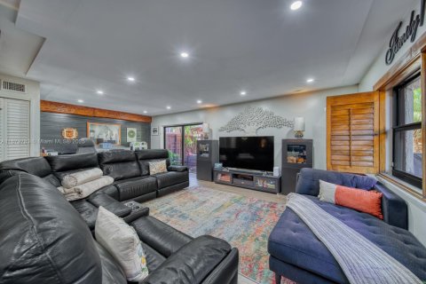 Condo in Miami, Florida, 3 bedrooms  № 1938750 - photo 16