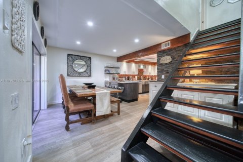 Condo in Miami, Florida, 3 bedrooms  № 1938750 - photo 14