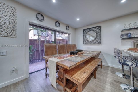 Condo in Miami, Florida, 3 bedrooms  № 1938750 - photo 13