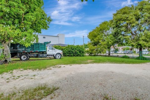 Casa en venta en Miami, Florida, 3 dormitorios, 143.16 m2 № 1850362 - foto 18