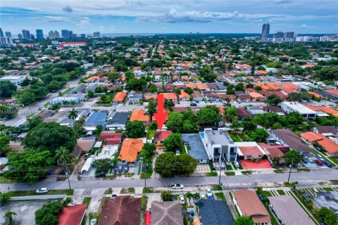 Casa en venta en Miami, Florida, 3 dormitorios, 143.16 m2 № 1850362 - foto 8