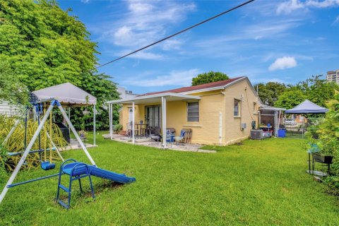 Casa en venta en Miami, Florida, 3 dormitorios, 143.16 m2 № 1850362 - foto 24