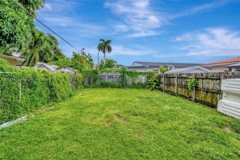 Casa en venta en Miami, Florida, 3 dormitorios, 143.16 m2 № 1850362 - foto 22