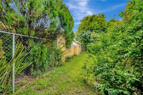 Casa en venta en Miami, Florida, 3 dormitorios, 143.16 m2 № 1850362 - foto 19