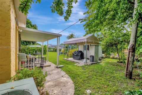 Casa en venta en Miami, Florida, 3 dormitorios, 143.16 m2 № 1850362 - foto 21