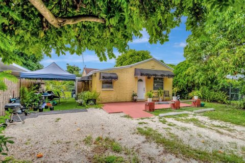 Casa en venta en Miami, Florida, 3 dormitorios, 143.16 m2 № 1850362 - foto 2