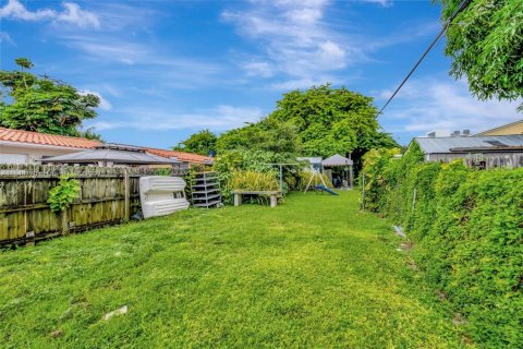 Casa en venta en Miami, Florida, 3 dormitorios, 143.16 m2 № 1850362 - foto 23