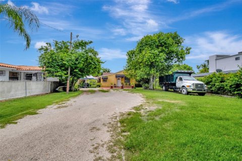 Casa en venta en Miami, Florida, 3 dormitorios, 143.16 m2 № 1850362 - foto 16