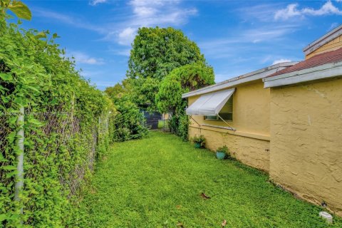 Casa en venta en Miami, Florida, 3 dormitorios, 143.16 m2 № 1850362 - foto 20