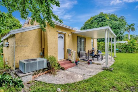 Casa en venta en Miami, Florida, 3 dormitorios, 143.16 m2 № 1850362 - foto 27