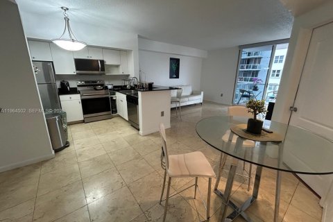 Condo in Miami, Florida, 1 bedroom  № 2026875 - photo 7