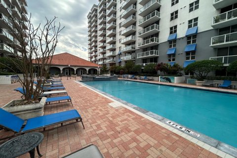 Condo in Miami, Florida, 1 bedroom  № 2026875 - photo 13