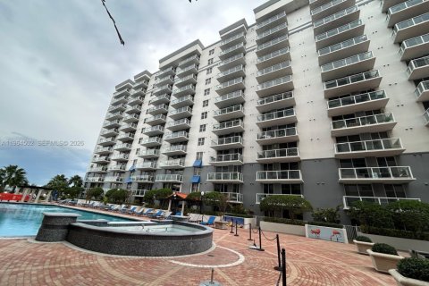 Condo in Miami, Florida, 1 bedroom  № 2026875