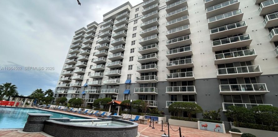 Condo in Miami, Florida, 1 bedroom  № 2026875