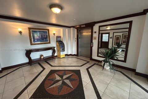 Condo in Miami, Florida, 1 bedroom  № 2026875 - photo 3