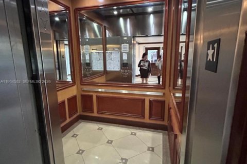 Condo in Miami, Florida, 1 bedroom  № 2026875 - photo 4