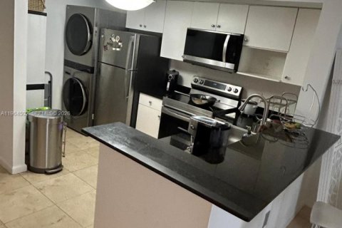 Condo in Miami, Florida, 1 bedroom  № 2026875 - photo 8