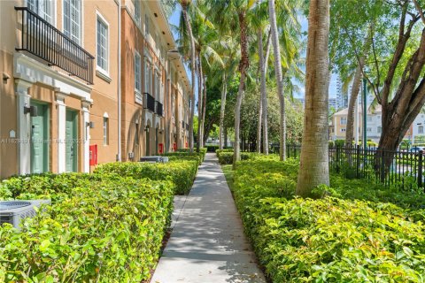 Touwnhouse à vendre à Aventura, Floride: 2 chambres, 122.26 m2 № 2088812 - photo 2