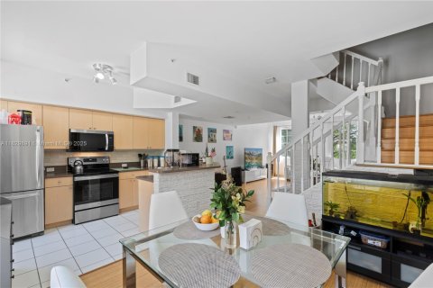 Touwnhouse à vendre à Aventura, Floride: 2 chambres, 122.26 m2 № 2088812 - photo 11