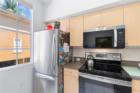 Touwnhouse à vendre à Aventura, Floride: 2 chambres, 122.26 m2 № 2088812 - photo 13