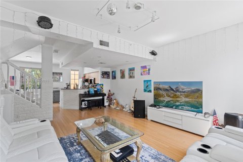 Touwnhouse à vendre à Aventura, Floride: 2 chambres, 122.26 m2 № 2088812 - photo 7