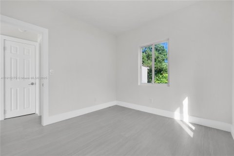 House in Miami, Florida 3 bedrooms № 1971548 - photo 16