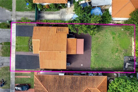 House in Miami, Florida 3 bedrooms № 1971548 - photo 26