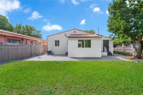 House in Miami, Florida 3 bedrooms № 1971548 - photo 23