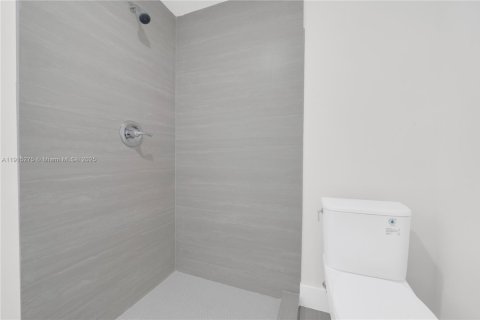 House in Miami, Florida 3 bedrooms № 1971548 - photo 21