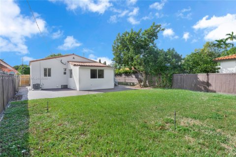 House in Miami, Florida 3 bedrooms № 1971548 - photo 22