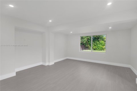 House in Miami, Florida 3 bedrooms № 1971548 - photo 3