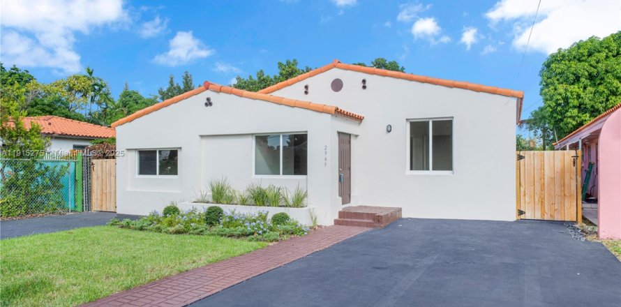 House in Miami, Florida 3 bedrooms № 1971548