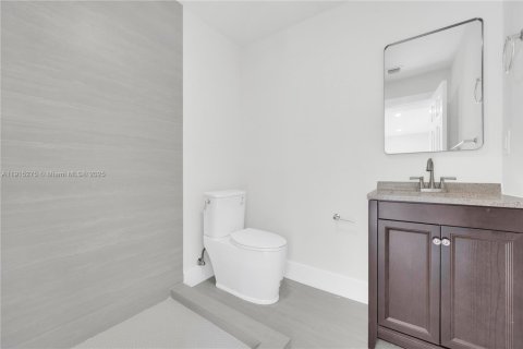 House in Miami, Florida 3 bedrooms № 1971548 - photo 20
