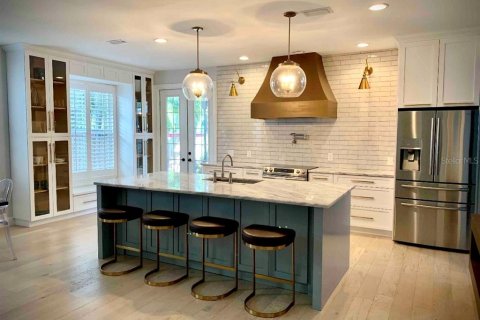 Villa ou maison à louer à Tampa, Floride: 4 chambres, 250.84 m2 № 2117249 - photo 2