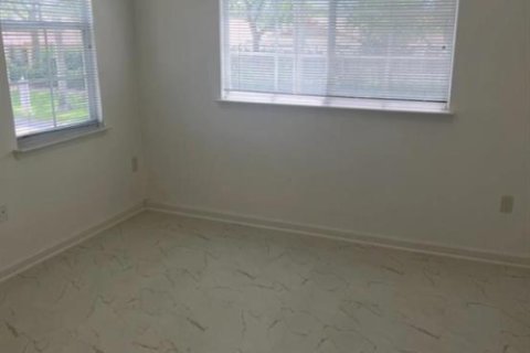 Condo in West Palm Beach, Florida, 2 bedrooms № 2086468 - photo 17