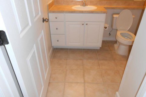Condo in West Palm Beach, Florida, 2 bedrooms № 2086468 - photo 10