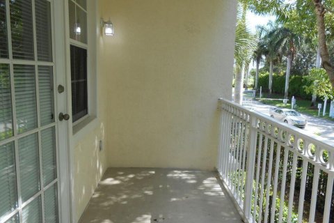 Condo in West Palm Beach, Florida, 2 bedrooms № 2086468 - photo 12