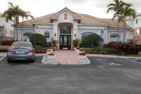 Condo in West Palm Beach, Florida, 2 bedrooms № 2086468 - photo 4