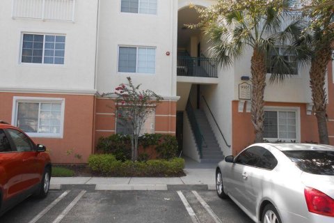 Condo in West Palm Beach, Florida, 2 bedrooms № 2086468 - photo 5