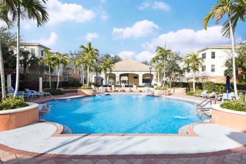 Condo in West Palm Beach, Florida, 2 bedrooms № 2086468 - photo 2