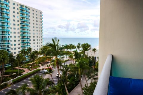 Copropriété à vendre à Hollywood, Floride: 1 chambre, 84.08 m2 № 2039095 - photo 13
