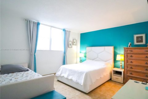 Copropriété à vendre à Hollywood, Floride: 1 chambre, 84.08 m2 № 2039095 - photo 14