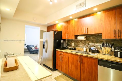 Copropriété à vendre à Hollywood, Floride: 1 chambre, 84.08 m2 № 2039095 - photo 11