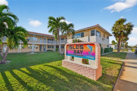 Condo à Saint Pete Beach, Floride, 2 chambres  № 2373588