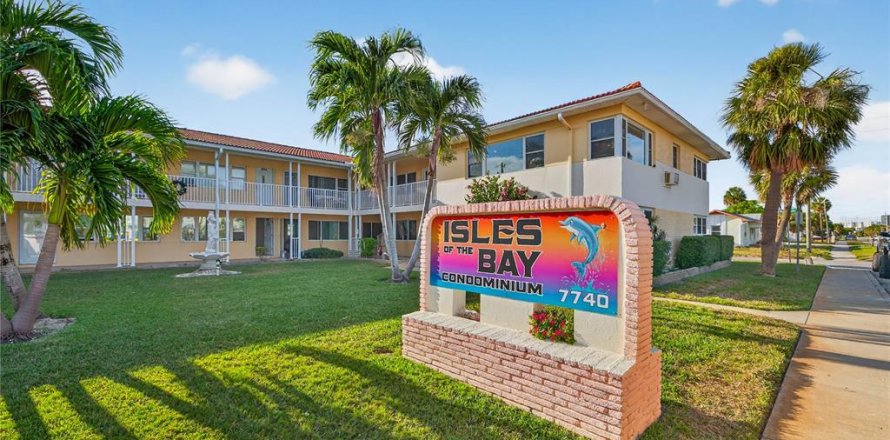 Condo à Saint Pete Beach, Floride, 2 chambres № 2373588