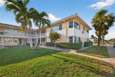 Copropriété à vendre à Saint Pete Beach, Floride: 2 chambres, 90.58 m2 № 2373588 - photo 2