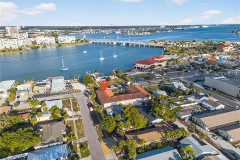 Copropriété à vendre à Saint Pete Beach, Floride: 2 chambres, 90.58 m2 № 2373588 - photo 27