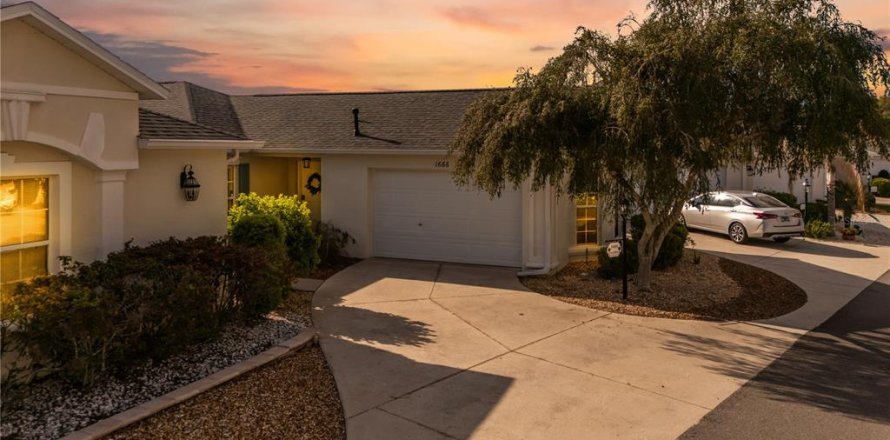 Villa ou maison à The Villages, Floride 2 chambres, 107.02 m2 № 2149821