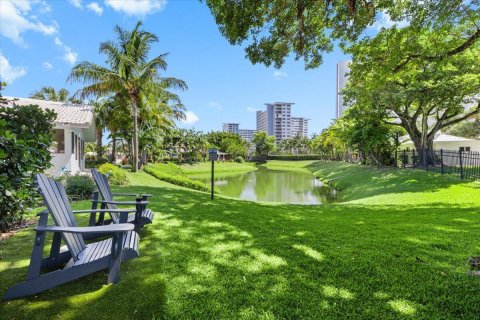 House in Fort Lauderdale, Florida 2 bedrooms, 164.34 sq.m. № 2083362 - photo 3