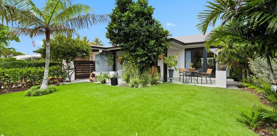 House in Fort Lauderdale, Florida 2 bedrooms, 164.34 sq.m. № 2083362